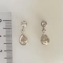 シルバー ティアドロップ型 ピアス