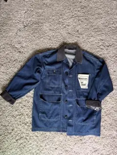 デニムジャケット、襟と袖口はコーデュロイ生地