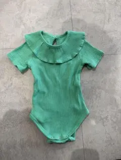 緑色　フリル付ロンパース