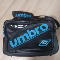 umbro スポーツバッグ 黒・青 大きめ　エナメルバッグのサムネイル