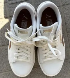 プーマ　白スニーカー　23.5センチ　レディース