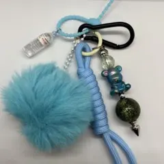 パラコード じゃらじゃらキーホルダー くまさん ポンポン付き ブルー