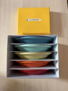 【値下げ】LE CREUSET ミニ・ラウンド・プレートレインボー5枚セットのサムネイル