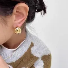 ゴールド　ティアドロップ　ピアス　軽量　ぷっくり　可愛い　韓国　シンプル　お洒落