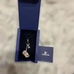 Swarovski クリスタルチャーム付き　カニ　新品未使用