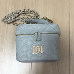 ダーリッチ キルティングスクエアミニバッグ SAX