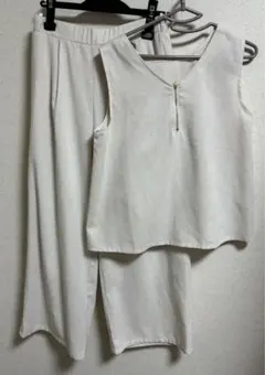 ジレとワイドパンツのセットアップ