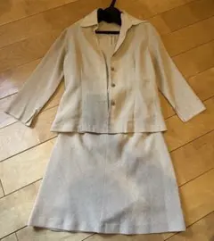 ベージュ タイトスカート・ジャケット・Vネックトップスセット