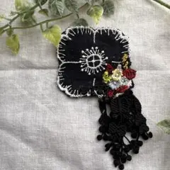 ＊ハンドメイドミナペルホネンアネモネ花hütteフリンジブローチ