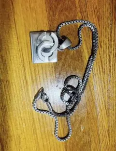 幾何学デザイン シルバーネックレス