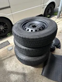 185/70R14 ② 4本セットのうちの2本ずつの出品 - メルカリ