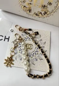 シャネル_限定_スノーフレイクチャーム＆　スマホストラップ　⭐︎スマホシート付