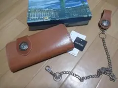 M863　新品　チェーン付き　革コンチョ付きロングウォレット