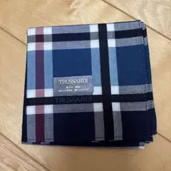 新品　TRUSSARDI トラサルディ ハンカチ チェック柄 ネイビーのサムネイル