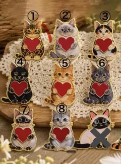 猫のピンバッジ ハートを抱えた猫