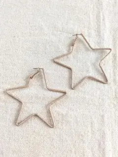 【匿名配送】両耳ピアス 星型 スターモチーフ ピアス