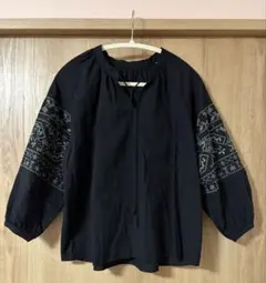 アース　刺繍ブラウス