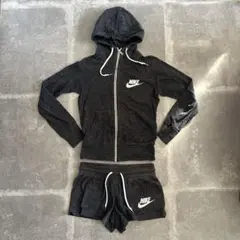 Nike フード付きジャケットとショートパンツ セット S