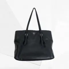 ユ*ラ様 PRADA レザー トートバッグ ブラック 三角ロゴ 肩掛け可 訳あり
