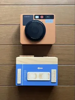 インスタントカメラ(缶ケース) ポータブルカセットプレーヤー(木箱) 2点セット
