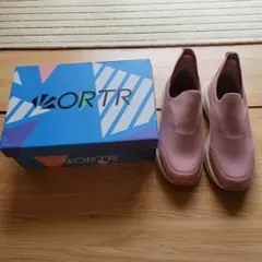 ORTR ピンク スリッポンスニーカーのサムネイル