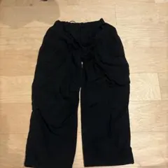 黒のカーゴパンツ ゴムウエスト
