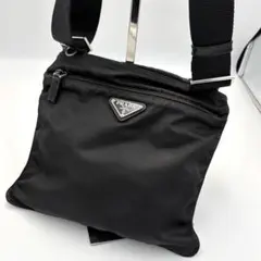 プラダ　ショルダーバッグ　三角ロゴ　ナイロン　黒　サコッシュ