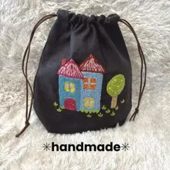 刺繍の巾着袋　ハンドメイド　お家の刺繍（手刺繍）（No.218）★訳あり★
