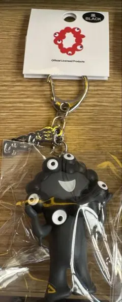 大阪関西万博 ミャクミャク 黒 立体 キーホルダー PVCプレート付き