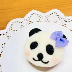 パンダ　ブローチ　羊毛フェルト