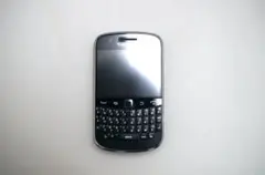 BlackBerry Bold 9900 スマートフォン本体