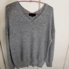 UNTITLED グレー Vネック ニット