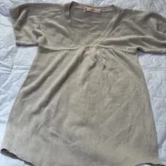 重ね着　チュニック　グレージュ　未使用　美品　ベージュ Vネック 半袖ニット