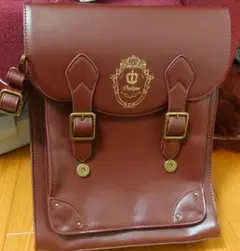 アクシーズファム　axes femme 赤　エンブレム箔押しサッチェルバック