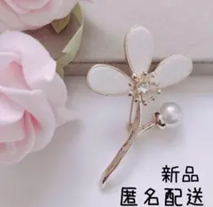 花デザイン ブローチ パール付き　パーティ　フォーマル　おしゃれ　プレゼント