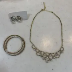 ピアス・ネックレス・ブレスレット