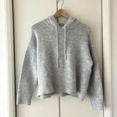 【GU】グレー フード付き ニットセーター Sサイズ　ニットパーカー