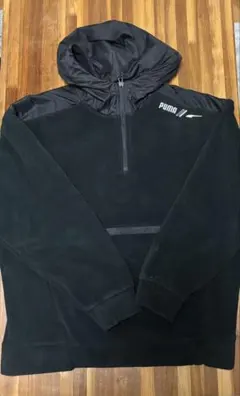 PUMA ブラック フード付きパーカー