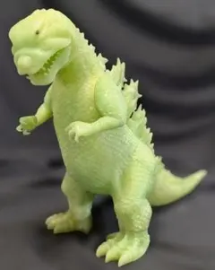天然石 翡翠【ひすい】のゴジラ？恐竜の置物です。サイズは約13.5㌢×9.5㌢！ 天然石 翡翠【ひすい】のゴジラ？恐竜の置物です。サイズは約13.5