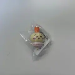 ちいかわ　うさぎ（えび）フィギュア　ストラップ