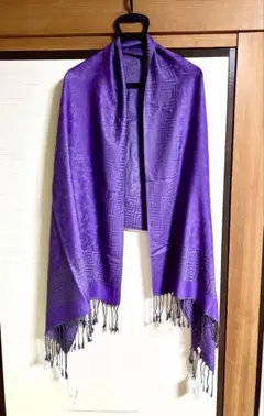 新品　おしゃれな紫の花柄と幾何学模様のショール・ストール