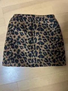 ヒョウ柄スカート