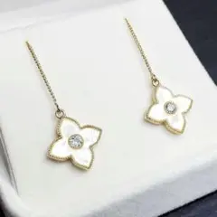 A916c【純銀製】アメリカンピアス　クローバー　CZダイヤ　フラワー　ゴールド