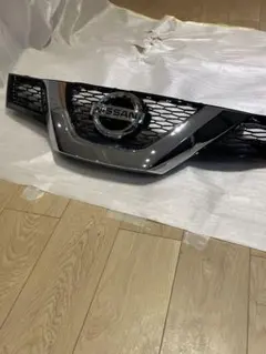 日産・T32　エクストレイル・前期・フロントグリル/ラジエターグリル⑤ 日産 エクストレイル T32 マークレス フロント グリル ブラック マーク台座無し | オートパーツ サンライズ