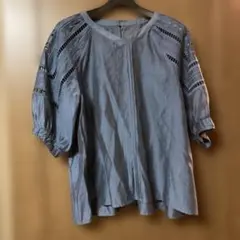 セモアージュ刺繍入りブラウス