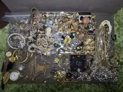 イミテーションまとめ約2.5kg ネックレス ブローチ イヤリング リング他