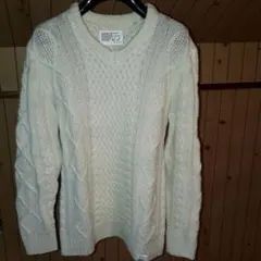 送料込み　アズル　ケーブルニット　Vネックセーター　ホワイト