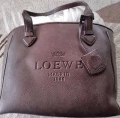 LOEWE ヘリテージ ロゴ型押し レザーチャーム ゴールド金具トート