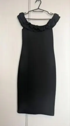ZARA　オフショルダー フリル タイトワンピースのサムネイル