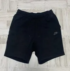 NIKE　テックフリース　ハーフパンツ　M　ブラックのサムネイル